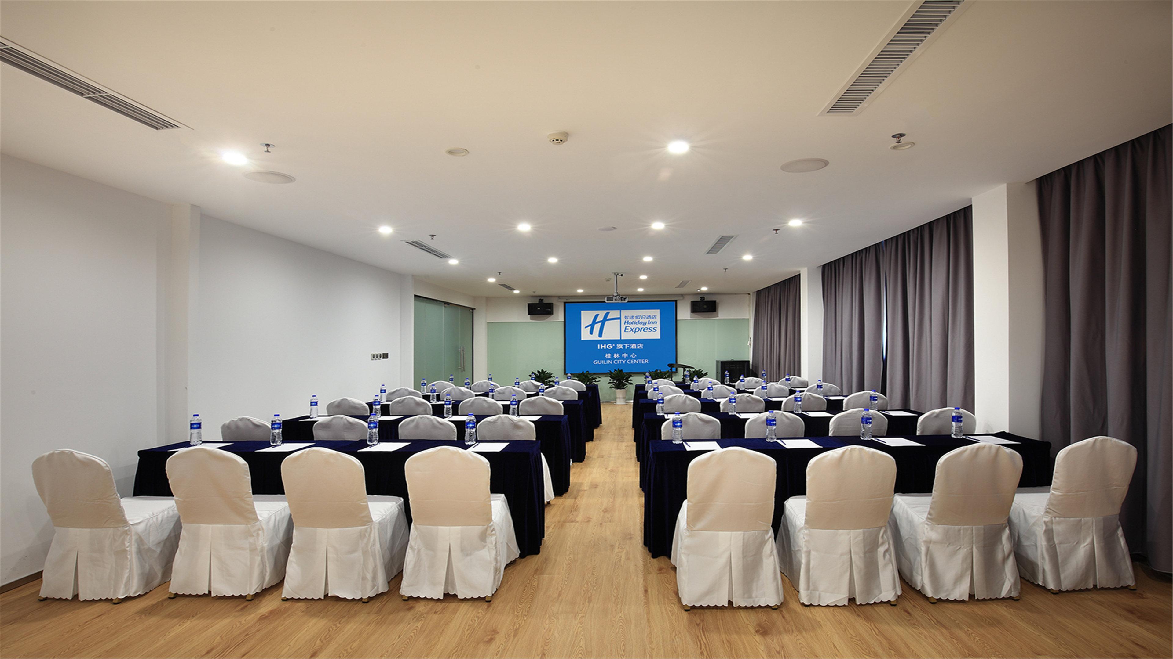 Express Center By Ihg 4*