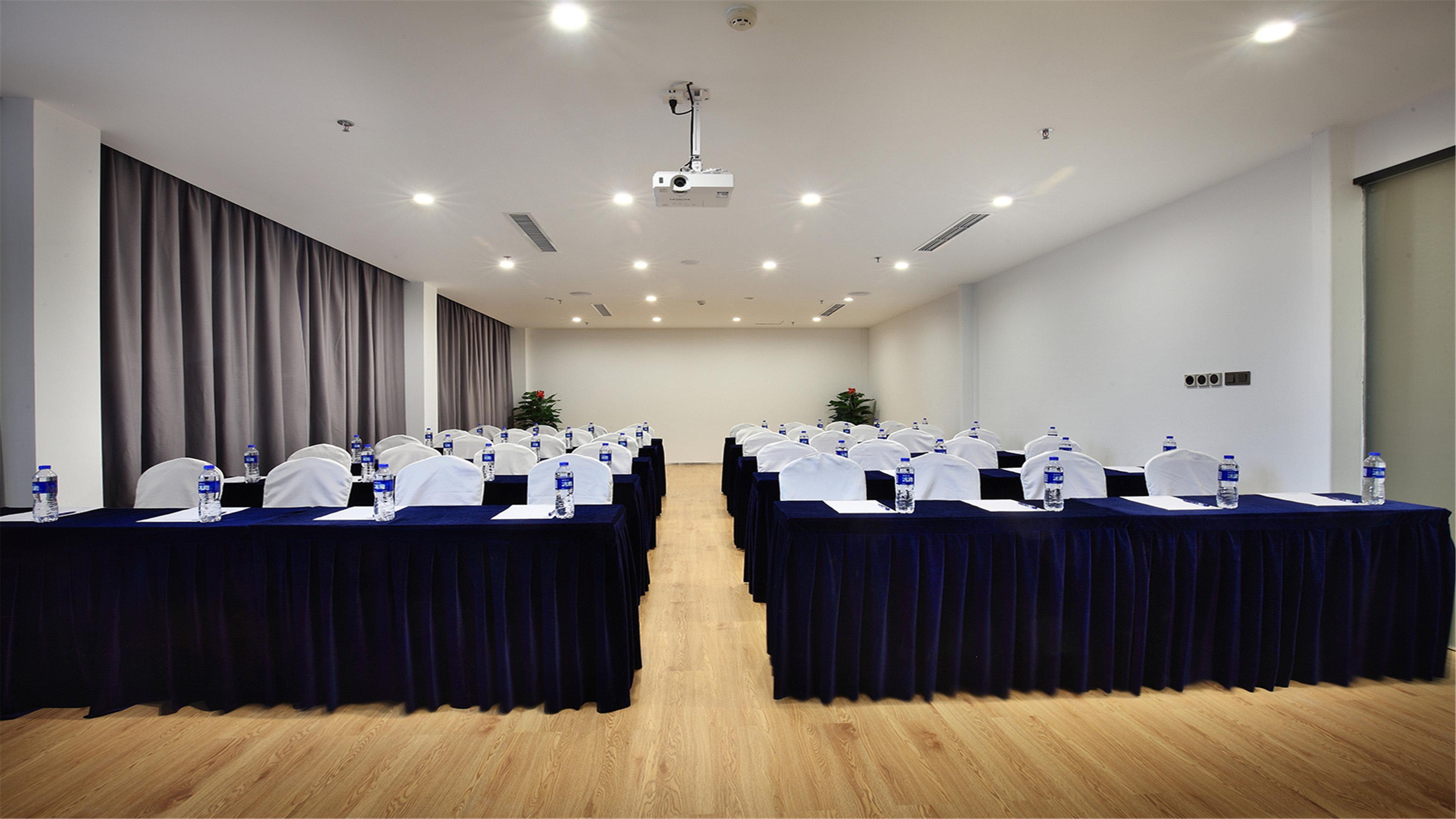 Express Center By Ihg Hotel Guilin