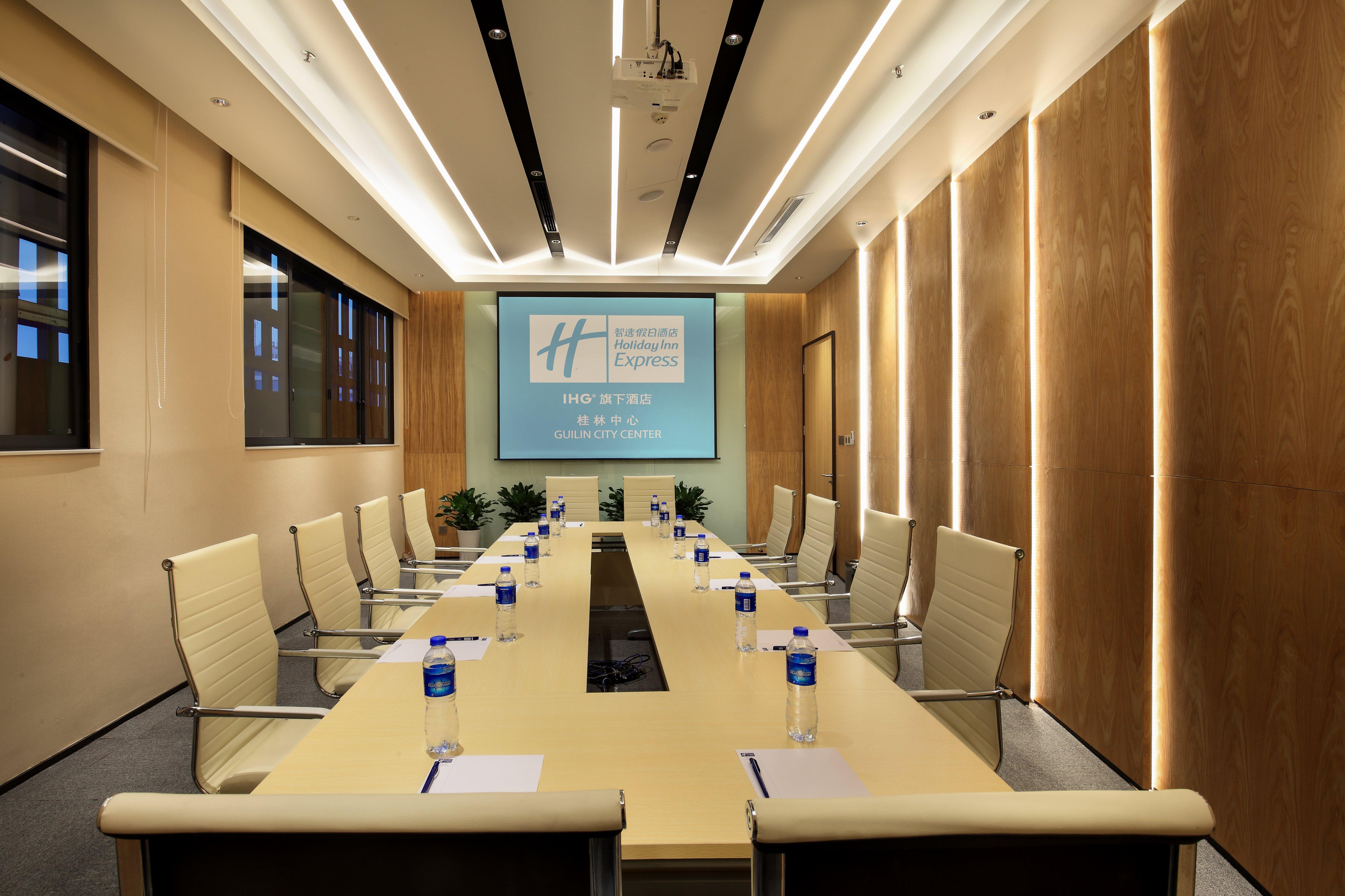 Express Center By Ihg Hotel