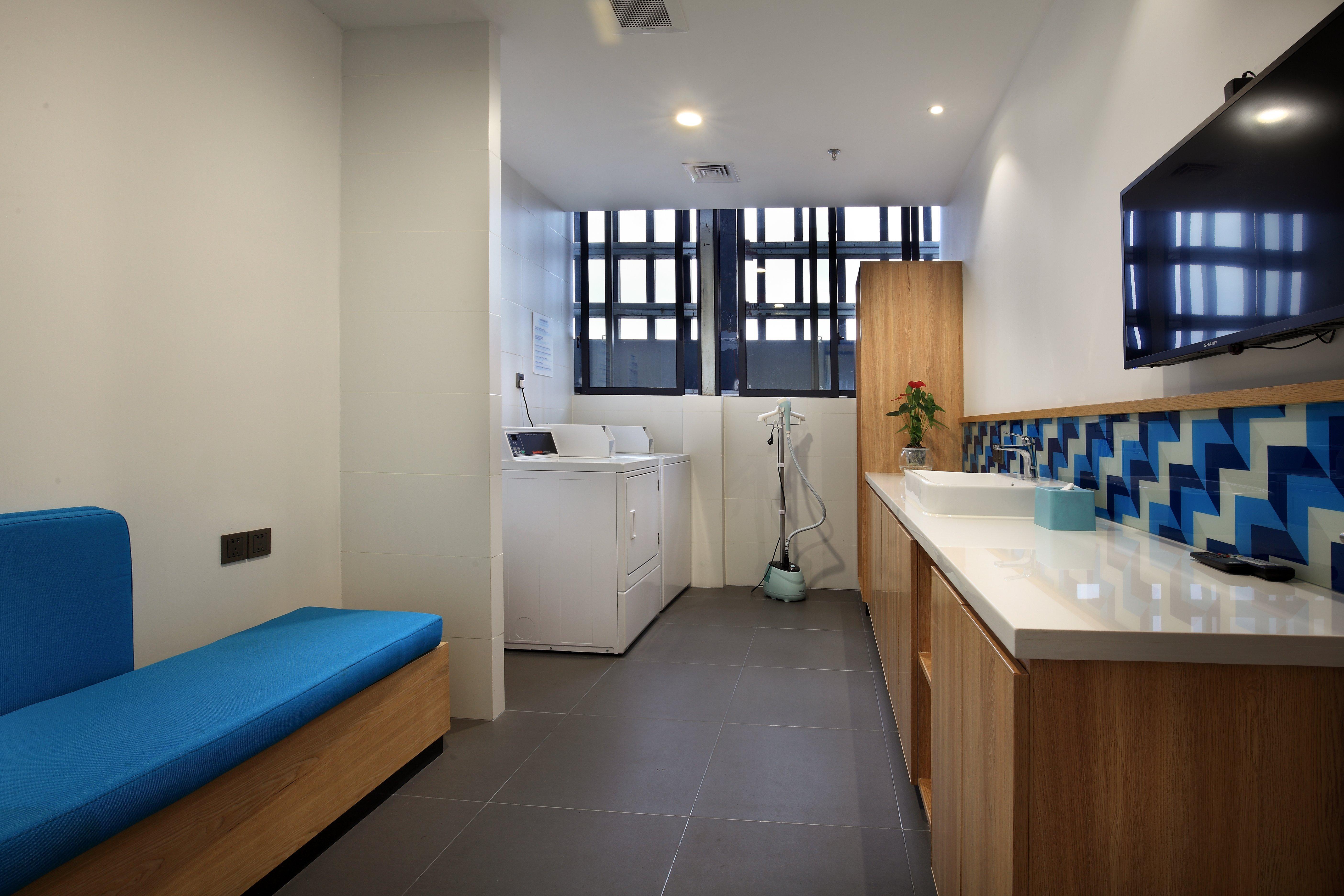 Express Center By Ihg Hotel 4*