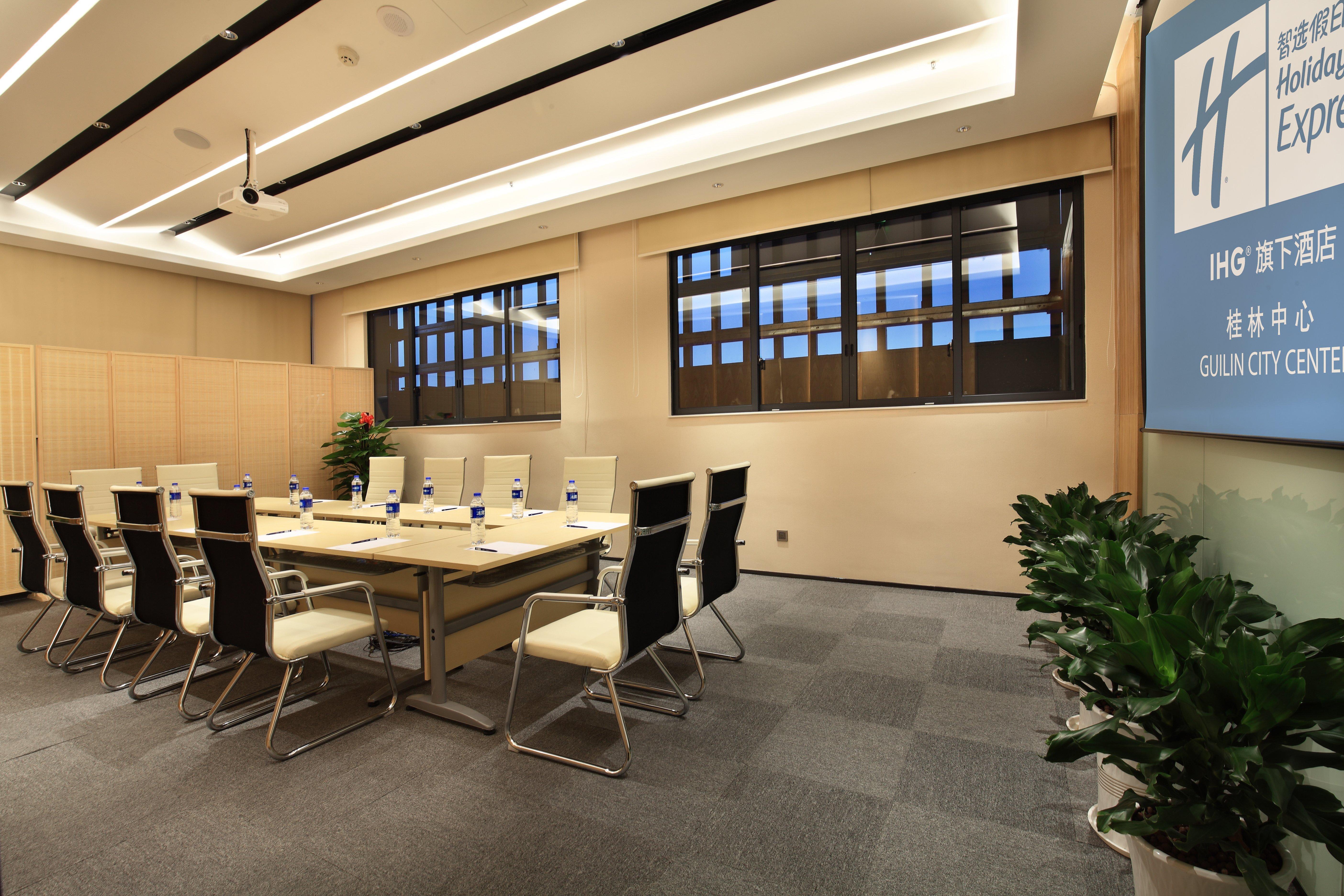Hotel Express Center By Ihg 4*